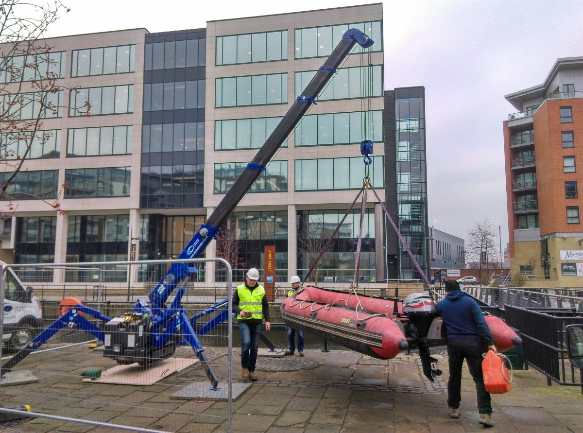 craneleedsdocksdiving4 Dales Water