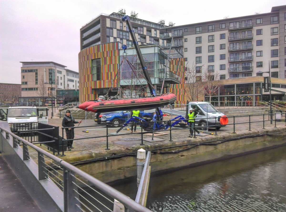 craneleedsdocksdiving9 Dales Water