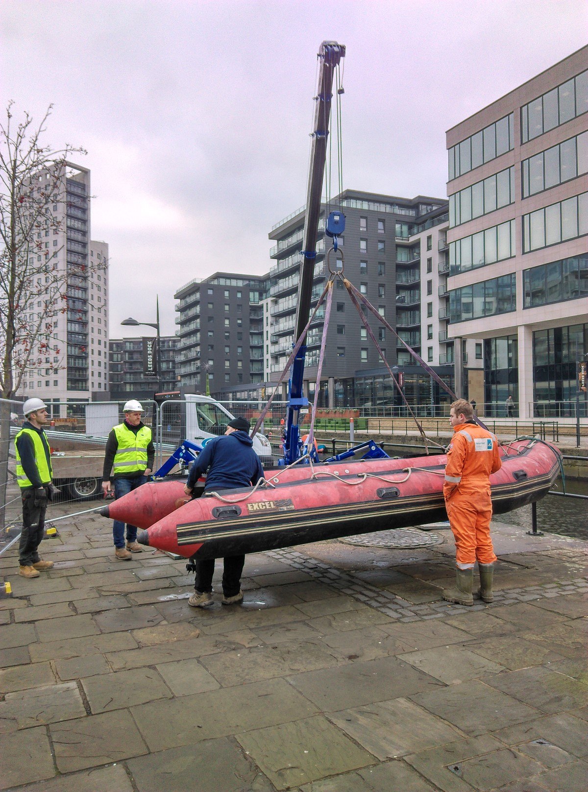 craneleedsdocksdiving Dales Water